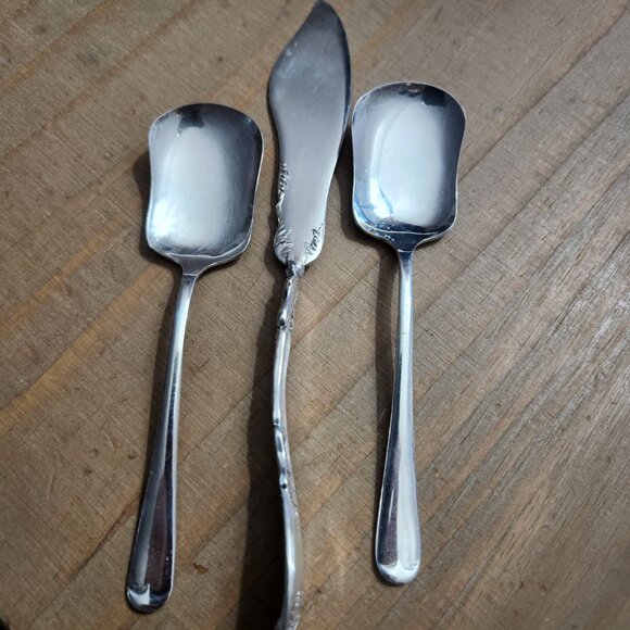 Vintage Silverplate 2-Sugar Spoons EPNS Made in England & 1881 Rogers Bros Knife - Picture 1 of 11